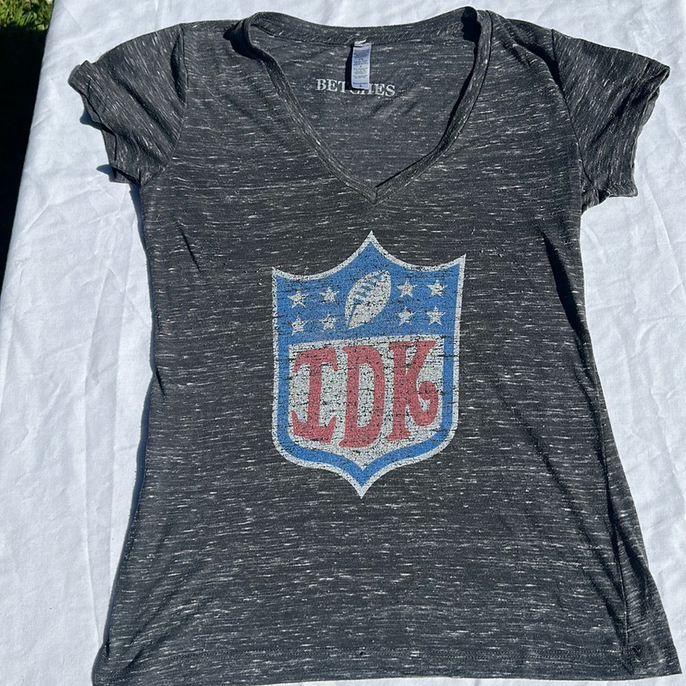 Betches Vneck cap sleeve graphic tee IDK (NFL) logo grey size Small